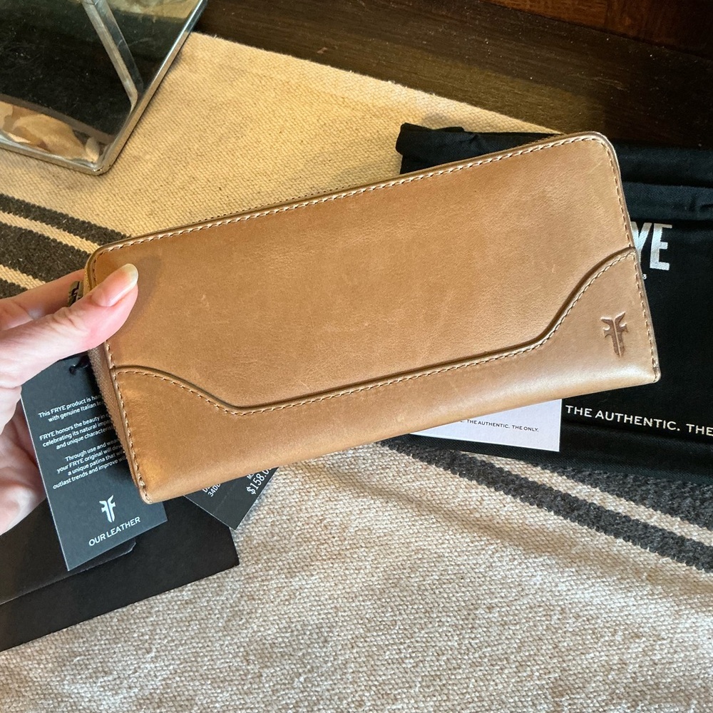NWT Frye Leather Melissa Zip Around Wallet Beige Brown Retail $158 - Picture 5 of 13